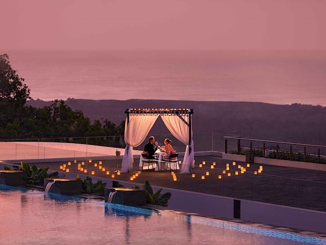 romantic-dinner-outdoor-special-couple-anniversary-uluwatu-bali